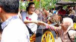 Intip Sri Mulyani Naik Delman Hingga Nyempil di Kerumunan Anak SD