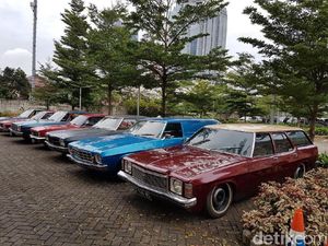 Mobil-mobil Antik Holden Ngumpul di Jakarta