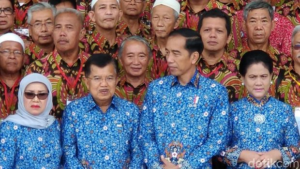Jokowi Beri Satyalancana ke 897 Pendonor Darah Aktif