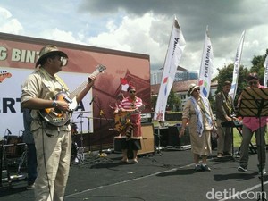 Begini Jadinya Ketika 4 Menteri Jokowi Ngeband di Acara Nitilaku UGM