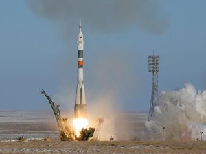 Rusia Ejek Amerika ke Antariksa Pakai Sapu Terbang Saja