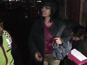 Ditangkap Polisi karena Jual Miras Online, Nenek Riska Protes