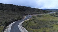 Sebelumnya, jalan ini terputus karena tertutup oleh hutan