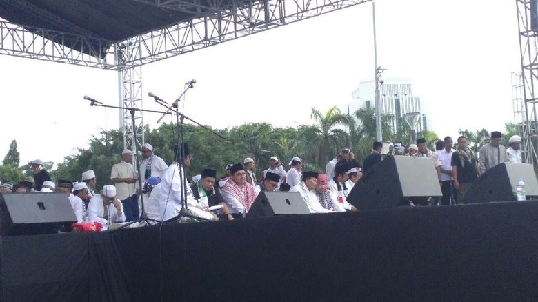 Kompak Berpeci, Fahri dan Fadli Hadiri Aksi Bela Palestina di Monas Kompak Berpeci, Fahri dan Fadli Hadiri Aksi Bela Palestina di Monas