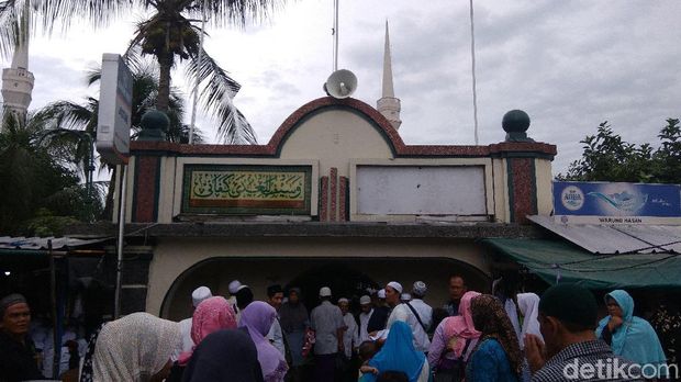 Sandiaga Ingin Makam Al Habib Husein Jadi Pusat Wisata Religi 