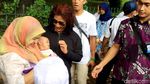 Saat Susi Ngantor Jalan Kaki Tembus Massa Aksi Bela Palestina