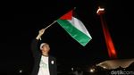 Foto: Kibar Bendera Palestina di Monas