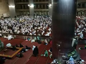 Usai Salat Subuh di Istiqlal, Massa Bela Palestina Bergerak ke Monas
