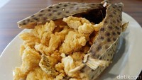 Selain warung tendaan, Anda juga bisa menikmati ragam seafood di restoran nyaman. Salah satunya adalah Mencicip ikan kudu-kudu dengan tepung fillet yang renyah. Makin enak dicicip dengan beragam sambal. Foto: detikFood