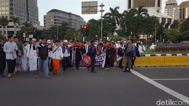 Massa aksi Bela Palestina terus berdatangan ke Monas