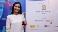 Ia berhasil menyingkirkan empat aktris lainnya, seperti Adinia Wirasti, Dian Sastrowardoyo, Marissa Anita, dan Tatjana Saphira. Foto: Hanif Hawari