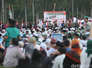 Ketum FPI ke Massa Bela Palestina: Kita Boikot Produk AS dan Israel