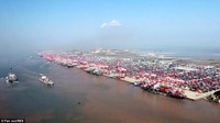 Pelabuhan Shanghai resmi dibuka pada tahun 1842 untuk perdagangan internasional. Pelabuhan Shanghai, sebuah komplek dua pelabuhan termasuk sungai dan pelabuhan laut dalam untuk mengirim dan menerima lalu lintas dari Laut Cina Timur dan Teluk Hangzhou. Sementara pelabuhan sungai terletak di pertemuan Sungai Yangtze, Huangpu, dan Qiantang.