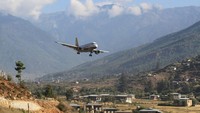 Paro Airport, Bhutan. Hanya pilot-pilot terlatih yang bisa mendarat di bandara ini. (Dok CNN).