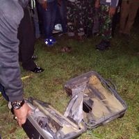 Bagian dalam koper setelah diledakkan. 