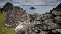Penduduknya pergi dari pulau tersebut berabad-abad lalu, tapi Skellig Michael tidak terlupakan dan tetap menjadi salah satu destinasi wisata religi atau ziarah (Thinkstock)