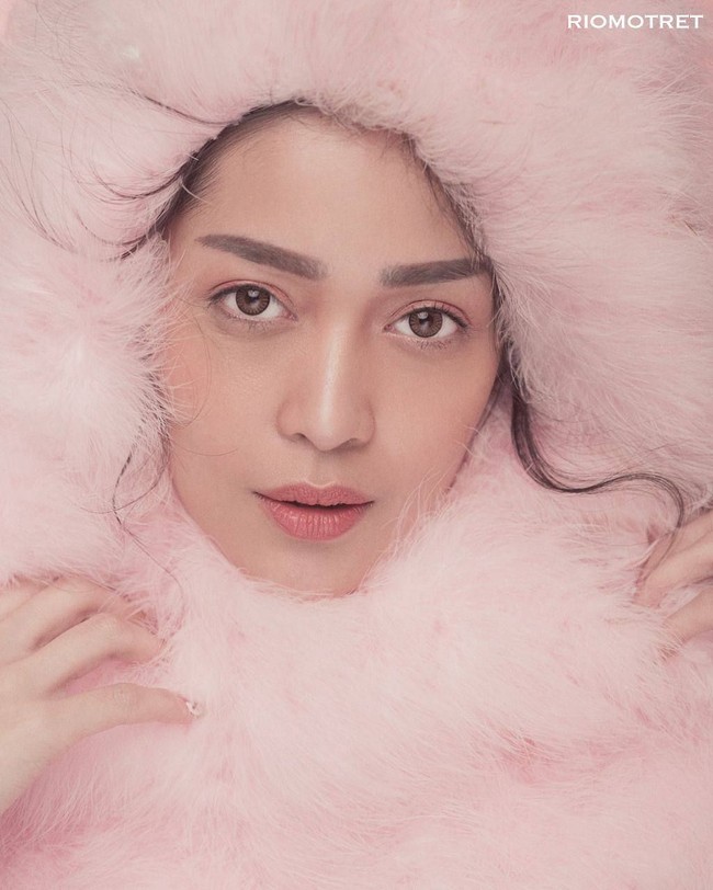 Banyak netizen bertanya-tanya, apa rahasia diet Gracia Indri hingga bisa selangsing sekarang. Foto: Instagram/riomotret