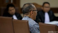 Sidang beragendakan pemeriksaan terdakwa.