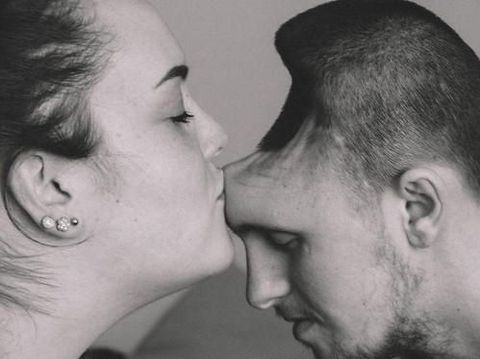 8 Kisah Cinta Paling Mengharukan Sepanjang 2017