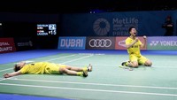 Ekspresi kemenangan Kevin/Marcus usai memastikan diri jadi juara dan meraih titelnya yang ketujuh. (Dok. PBSI)
