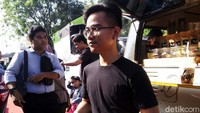 Jokowi menyebut Gibran, anak sulungnya punya bisnis martabak yang juga sukses.
