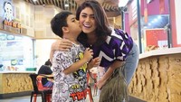 Akibat unggahan yang menginspirasi, ibu dari Rafello Dimitri Rizky pun banjir pujian. Sueeerrr....gue pengin ngecilin nih perut tulis akun @iidabr*r di kolom komentar. (Foto: Instagram/thalitalatief)