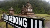 Candi Gedong Songo terletak di lereng Gunung Ungaran bagian selatan dengan ketinggian sekitar 1.200 m dari permukaan laut sehingga suhu udara di kawasan wisata ini cukup dingin (berkisar antara 19-27 °C).