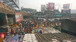 Foto: Kolkata dan Orang Mandi di Sungai Gangga