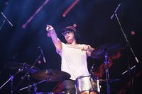 'A Night at Schouwburg': Menyaksikan Kelompok Penerbang Roket Merekam Album