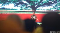 Tapi setelah saya dalami, ternyata hanya hangat-hangat kuku, tidak sampai memanas, sebut Jokowi.