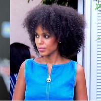 Kerry Washington biasa tampil dengan helai rambut bob. Tapi kini, ia tampaknya tidak perlu mencatok rambut keritingnya.Di 2017 ini dan membiarkan rambut ikalnya keluar.  Foto: ist.