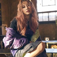 Selain instruktur fitnes, Shim juga berprofesi sebagai model. Ini aksinya saat menjadi model di majalah.Foto: Instagram/euddeume_