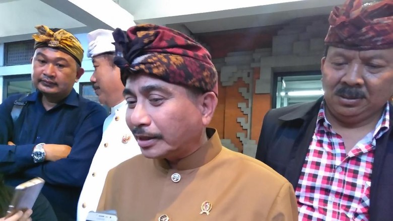 Foto: Menteri Pariwisata Arief Yahya berbaju cokelat (Prins David Saut/detikTravel) Foto: Menteri Pariwisata Arief Yahya berbaju cokelat (Prins David Saut/detikTravel)