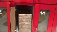 Pesanan sereal pengunjung nantinya akan ditaruh di lemari ini. Lengkap dengan kantung kertas cokelat yang membuat sereal dan susu mudah dibawa. Foto: Istimewa