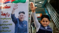 Nama restoran itu adalah Rabaa yang berada di area kamp pengungsi Jabalia. Pemilik restoran memberi diskon bagi warga Korea Utara yang makan di tempat itu.
