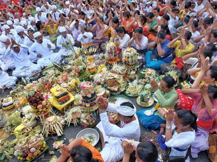 Upacara Adat Pujawali