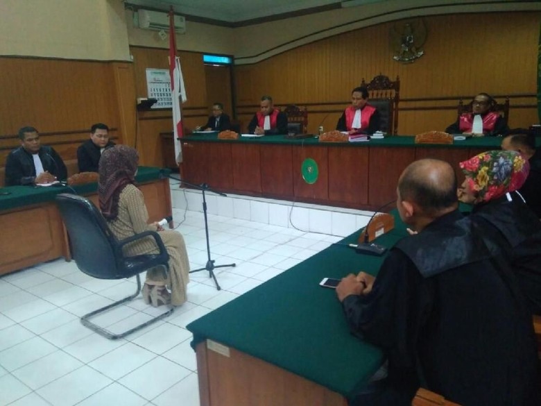 Terbukti Sebarkan Ujaran Kebencian, Sri Rahayu Divonis 1 Tahun Bui Terbukti Sebarkan Ujaran Kebencian, Sri Rahayu Divonis 1 Tahun Bui
