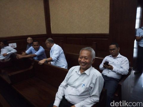 Ditanya Hakim, Dirjen Hubla Nonaktif Akui Terima Suap Rp 2,3 M