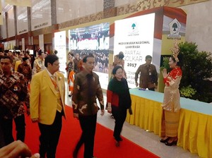 Bersama Megawati dan Habibie, Jokowi-JK Tiba di Munaslub Golkar
