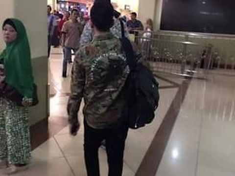 Cerita Penumpang Lihat Gibran Rakabuming Kena Delay dan Kehujanan