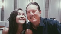 Kedekatannya dengan sang Ayah yang dipuji para netizen. (Dok. Instagram/caitlinhalderman)