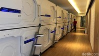 Hotel kapsul ini digarap oleh salah satu raksasa properti Indonesia, PT Intiland Development Tbk lewat anak usahanya Intiwhiz Internasional yang mengelola Hotel Grand Whiz Trawas di Mojokerto, Jawa Timur.
