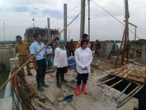 Atasi Banjir, Risma Bangun Rumah Pompa Berkapasitas Besar