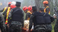 Kabar buruknya, enam penumpang dipastikan meninggal/Foto: REUTERS/ Jorge Cabrera