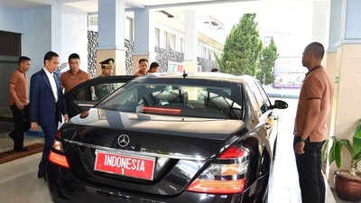 Foto: Saat Jokowi Beda Kostum dengan Paspampres Zaman Now