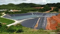 Pemkab Banyuwangi memiliki saham 6,4% di PT Merdeka Copper Gold Tbk, pemilik 99% saham PT BSI. Saham Pemkab Banyuwangi yang hanya senilai Rp 22 miliar, kini meningkat menjadi Rp 520 miliar. Saham tersebut merupakan hibah sebagai bagian dari pemberdayaan masyarakat dan peningkatan ekonomi.