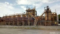 Sementara itu, Direksi PT Bumi Suksesindo (PT BSI), Arief Firman Djafara mengatakan, sejak masa commissioning atau uji coba produksi bulan Maret 2017 lalu, grafik produksi terus mengalami peningkatan. Mulai yang awalnya hanya 40-50 kilogram, kini menjadi 100 kilogram perminggu. Dan sejak Maret hingga sekarang, tambang emas terbesar kedua di Indonesia ini sudah menghasilkan 700 kilogram bullion. Dengan kandungan emas 80 persen.