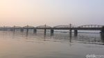 Foto: Sungai Suci yang Jadi Tempat Mandi di Kolkata, India