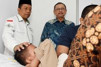 Keceriaan Ratusan Anak-anak Ikuti Sunatan Massal