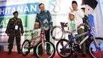 Keceriaan Ratusan Anak-anak Ikuti Sunatan Massal